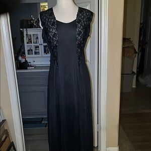 Elegant Black Lace Night Gown